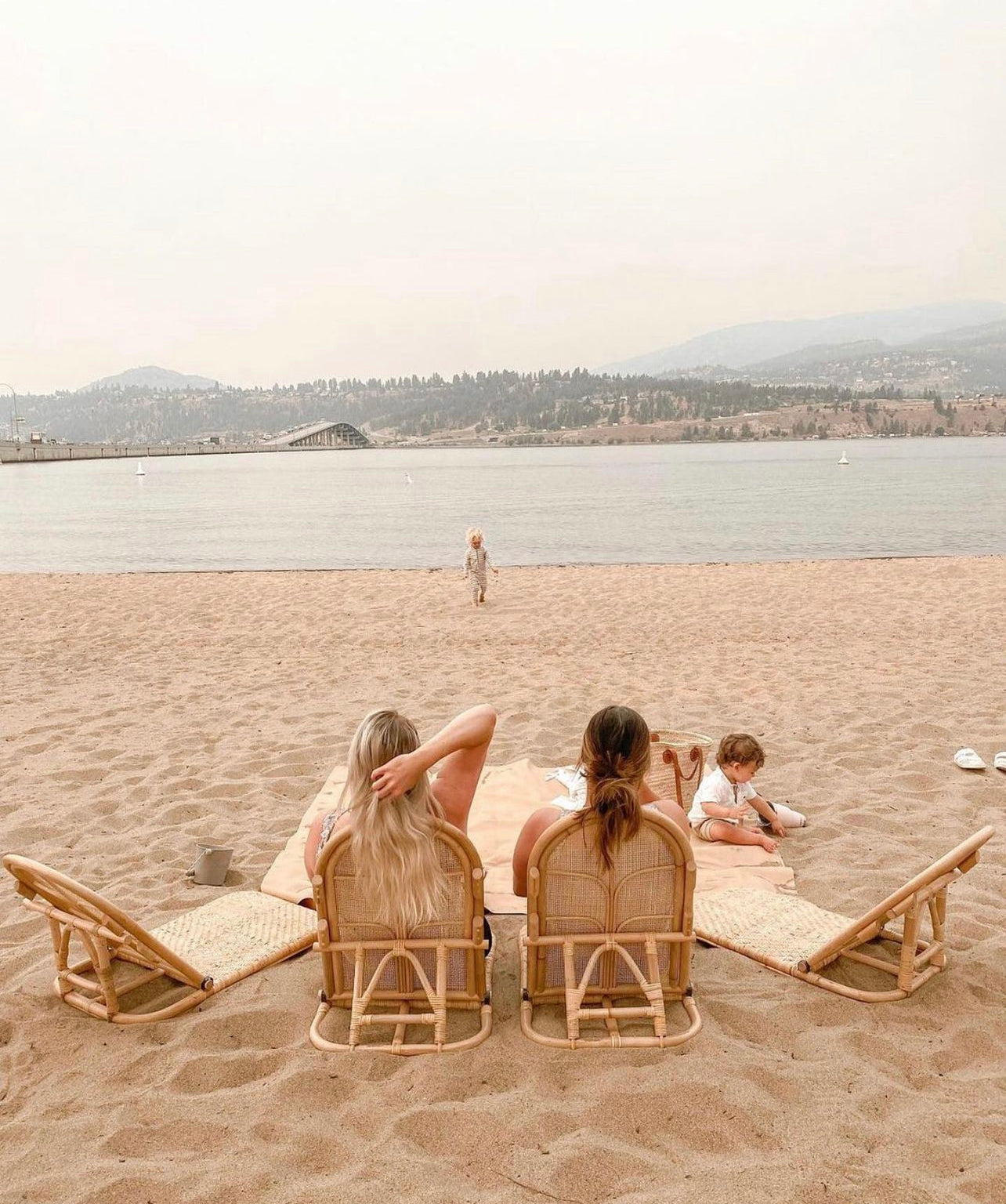 LIMÒN Rattan Beach Lounger